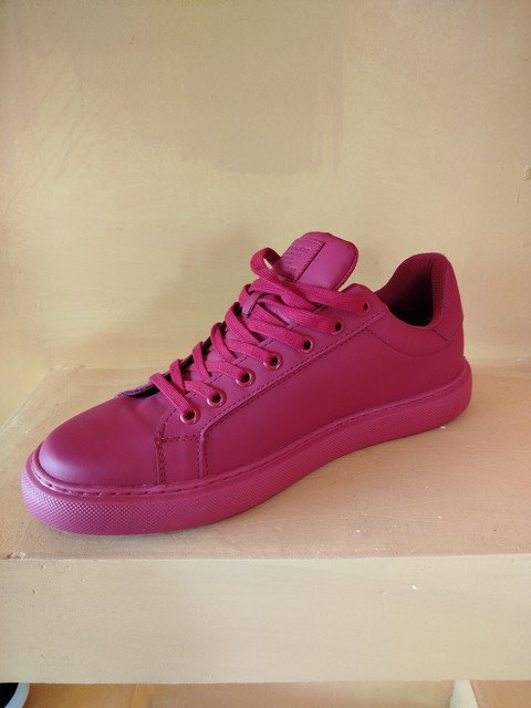 Tenis Levis rojos