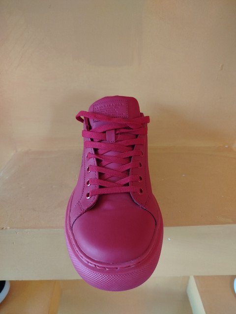 Tenis Levis rojos